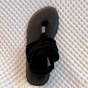 **CLEARANCE** Sanuk, black, yoga mat soles, sling back, flat sandals. Size 7